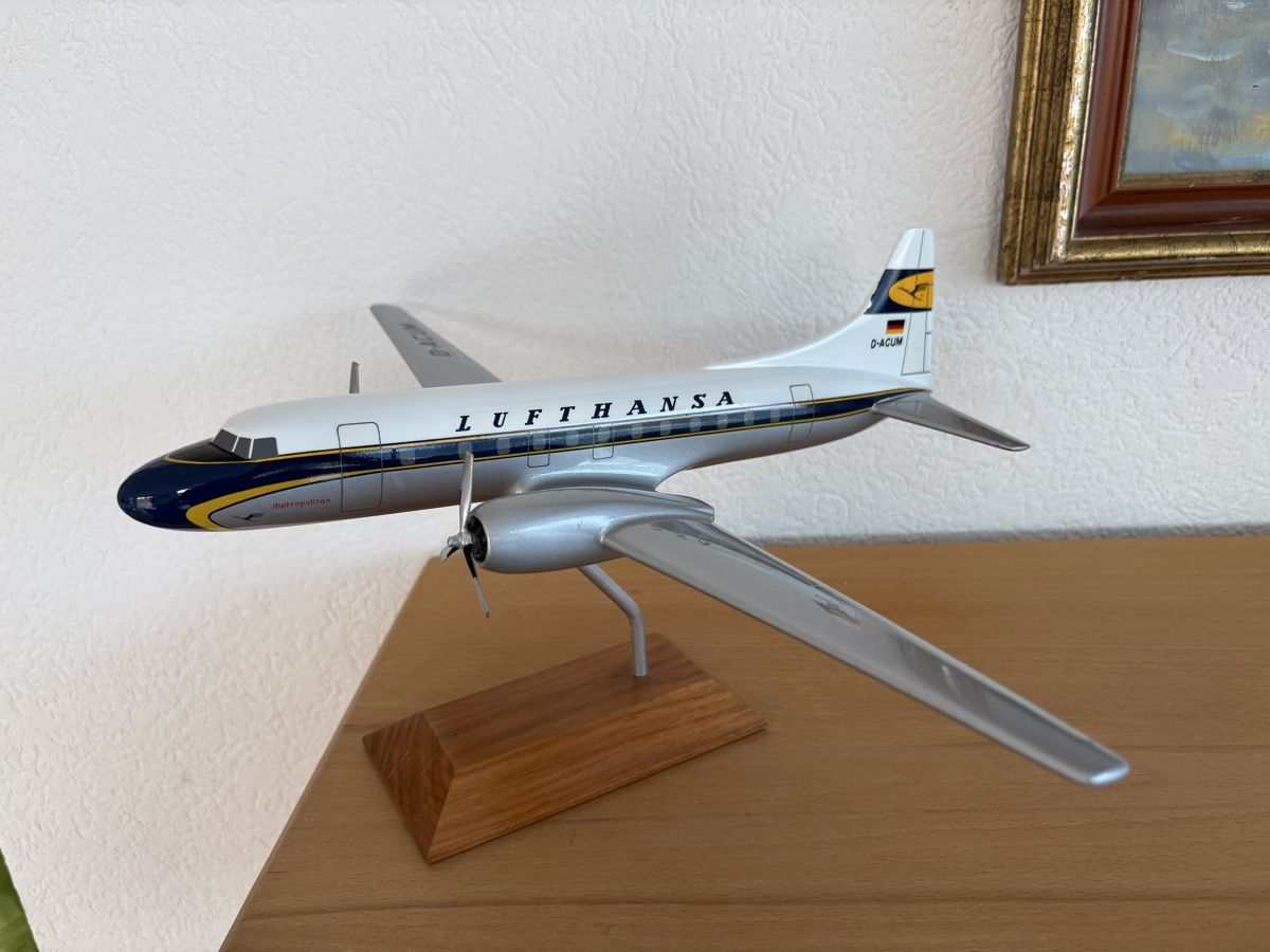 Lufthansa Kits de montage: Lufthansa Convair CV-440 Metropolitan Holzmodell 1:72 – D'occasion à Allschwil par CRX146 3
