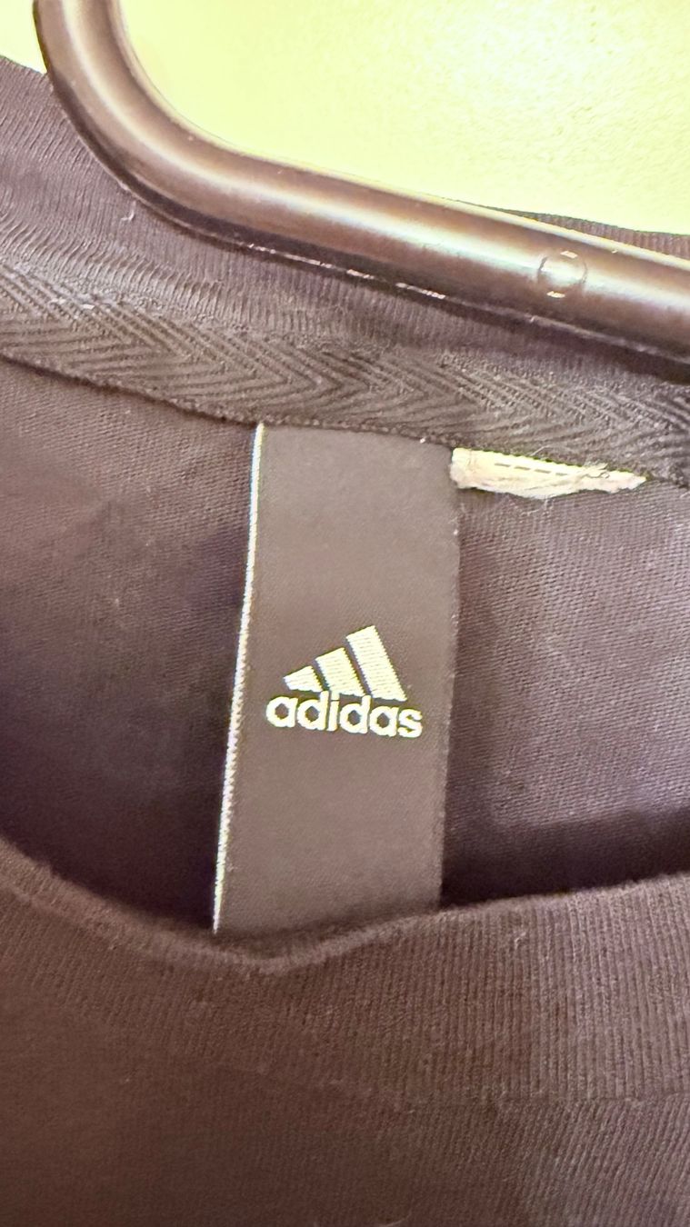 Adidas T-shirt: • Adidas T-Shirt • – Usato da Basel venduto da mendoza13 2