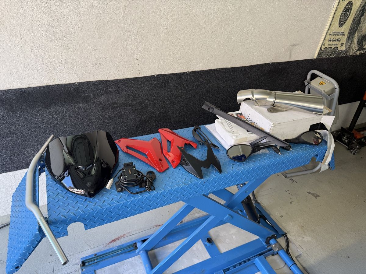 BMW Tutti i ricambio per moto: BMW s1000r 2014 – Usato da Unterterzen venduto da Hobby-driver 3