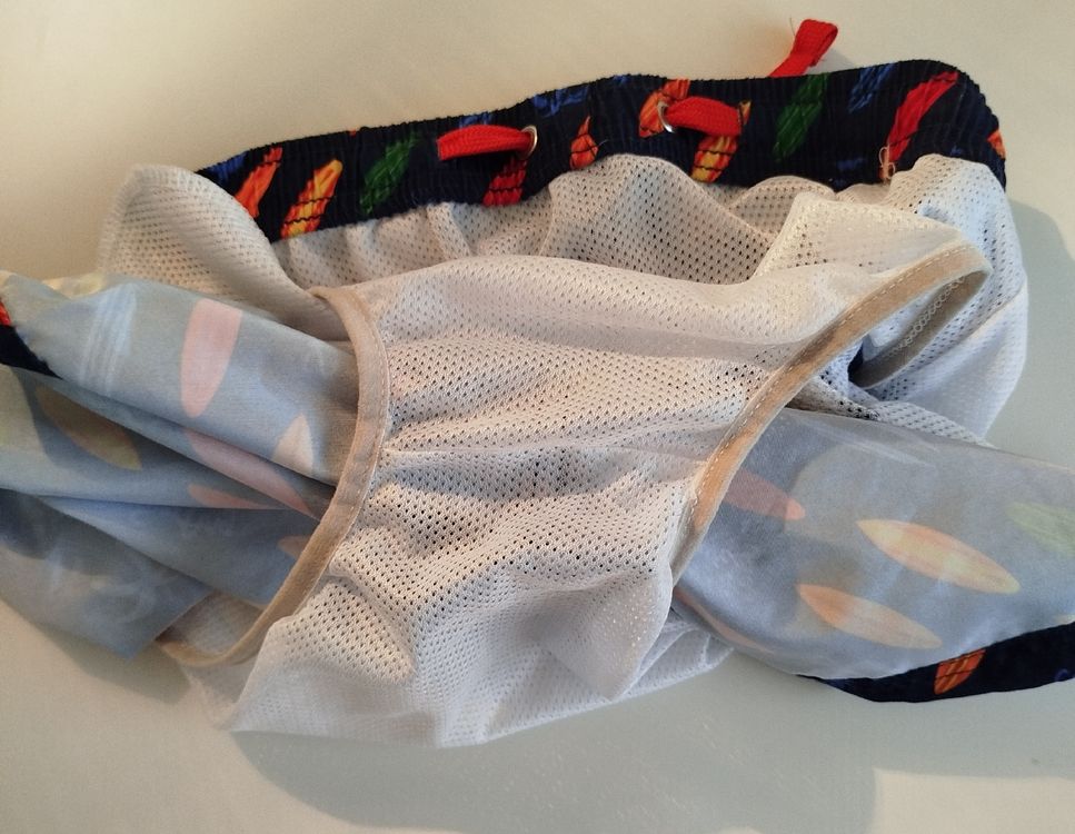 Farbenstarke Badeshorts Surfthena 149 6