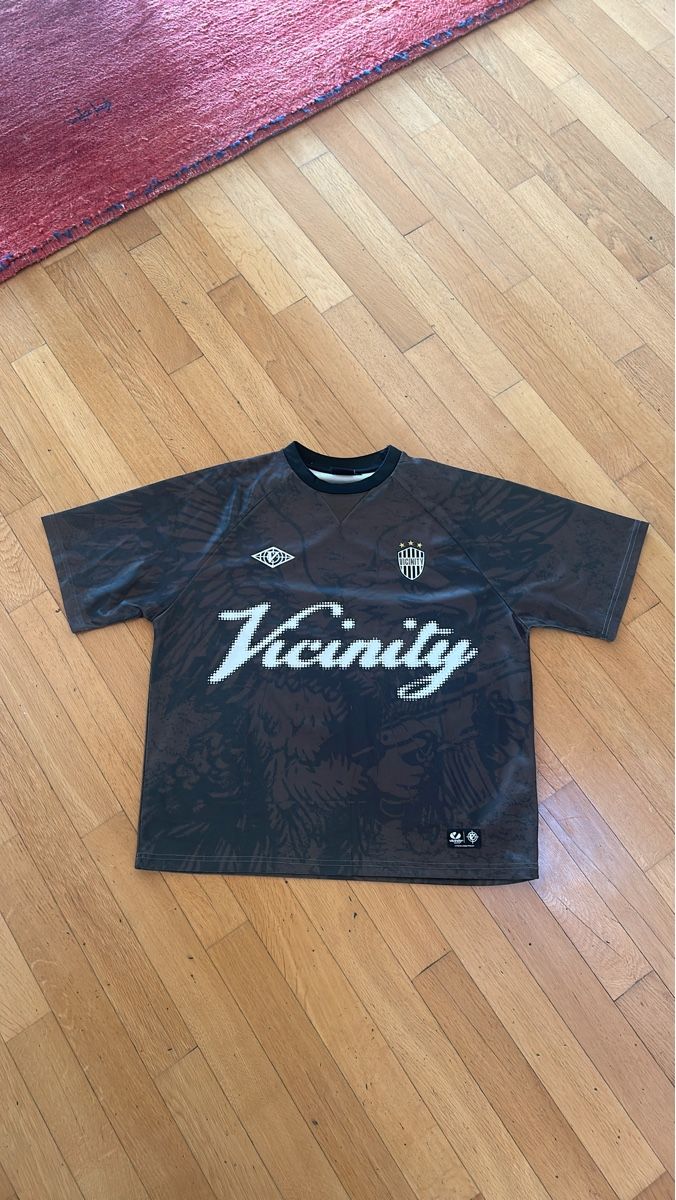 Canottiere & Pantaloni: Unique Vicinity Graphic T-Shirt - Perfect for Summer – Nuovo (secondo la descrizione) da Roggwil BE venduto da PJ-STORE