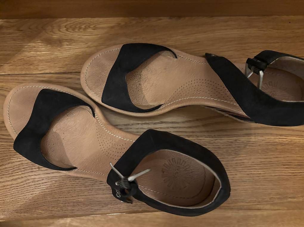 Scarpe da donna: UGG Sandalen Keilabsatz 40 – Usato da Klingnau venduto da Mowi0309 3