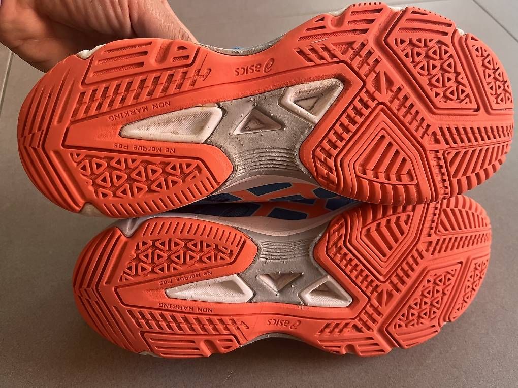 Herrenschuhe: Hallenschuhe Asics 39.5 – Gebraucht aus Luzern von La_Favorita 2