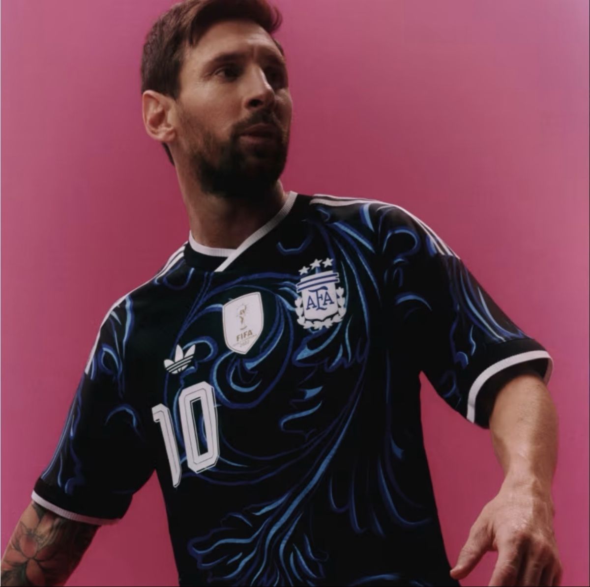 Adidas Maillots de corps & Pantalons: ARGENTINIEN 26 AUTHENTIC AUSWÄRTSTRIKOT MESSI – Neuf avec emballage d'origine à Jonen par Mariiiiiiiiii 2