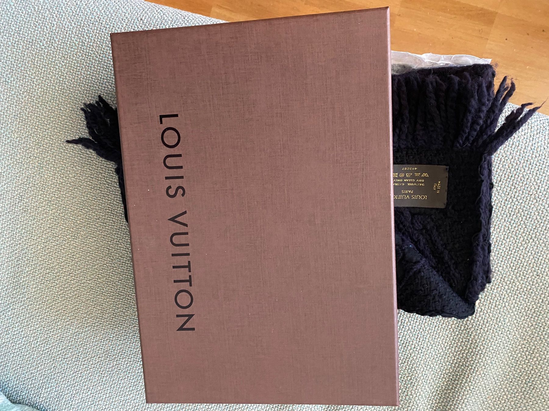 Louis Vuitton Sciarpe: Louis Vuitton Logomania Schal – Usato da Kaiseraugst venduto da RJ03 3
