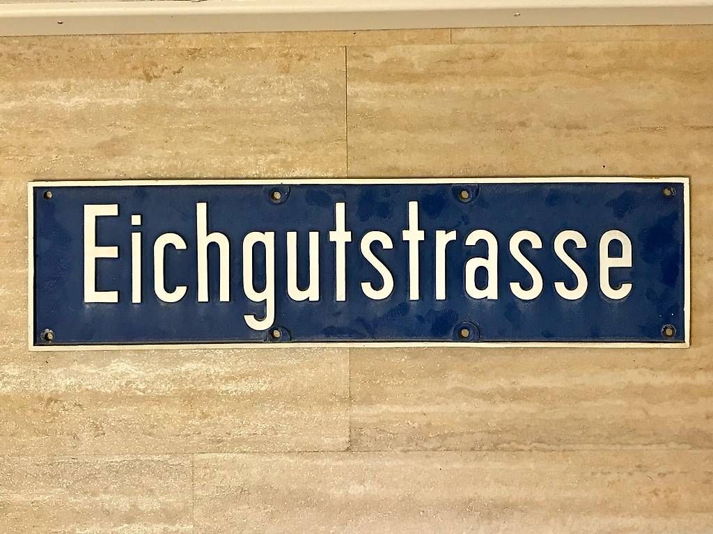 Ecriteaux: Strassenschild Gussschild Eichgutstrasse – D'occasion à Turbenthal par NicoleZimmerli