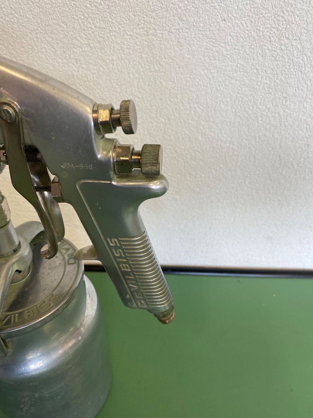 Tutti gli attrezzi: DEVILBISS pistolet succion advance – Usato da Aarberg venduto da SNMachines 1