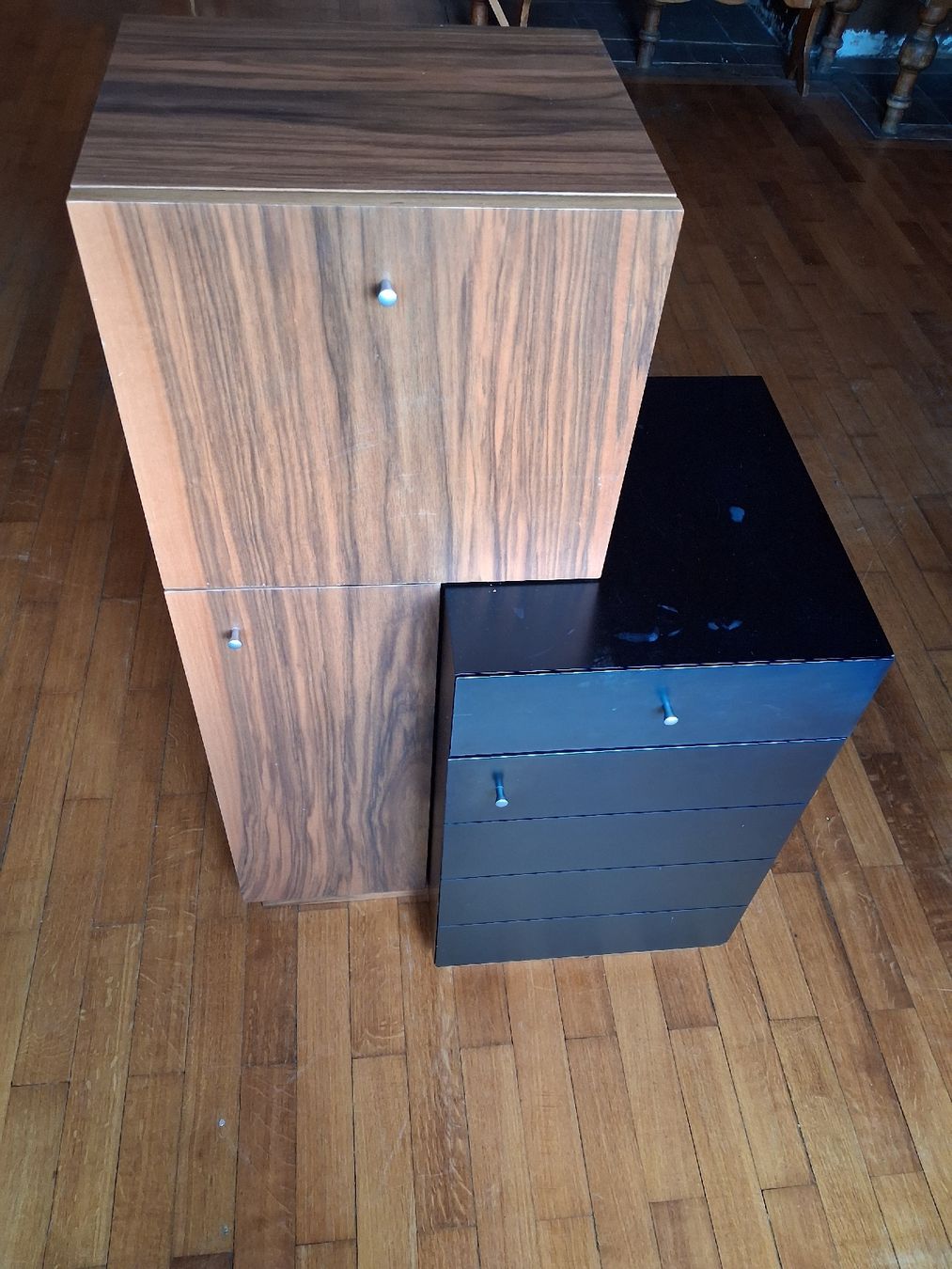 Cassettiere: Sideboard mit Schubladen und Klappe. Nussbaum, schwarzer MDF – Usato da Herbetswil venduto da ber_2kgk 6