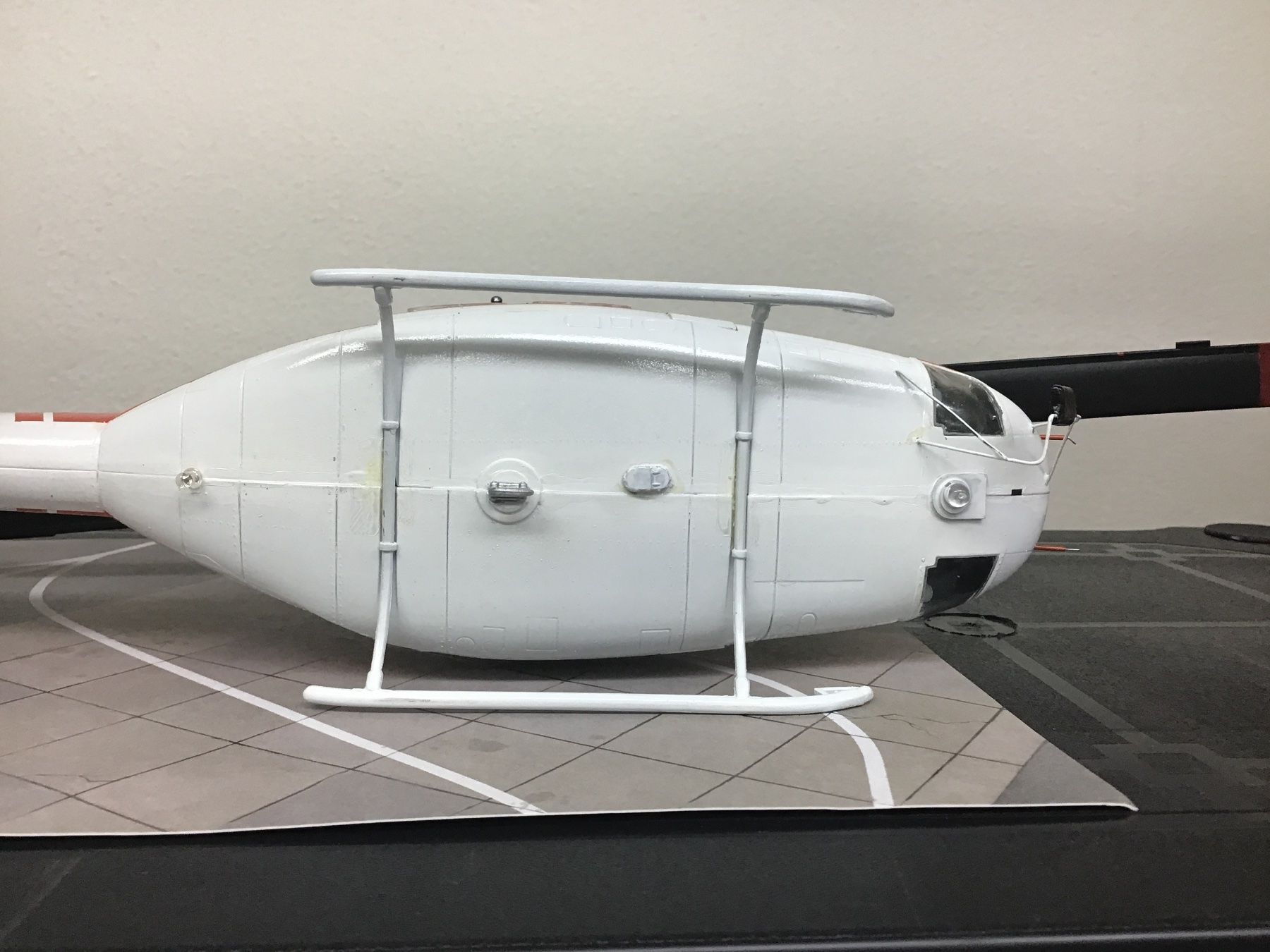 Modellbausätze & Standmodelle: Heliswiss Modell Hubschrauber, Bell 1:32 – Neu (gemäss Beschreibung) aus Männedorf von Spezial-Modelle 4