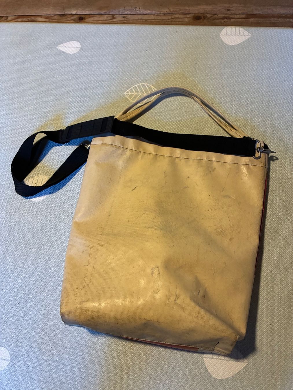 Freitag Taschen: Grosse Freitag-Tasche – Gebraucht aus Schlossrued von Liive___ 1