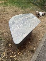 Schöner schwerer Granittisch
