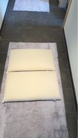 Zwei Kissen  hellbeige 