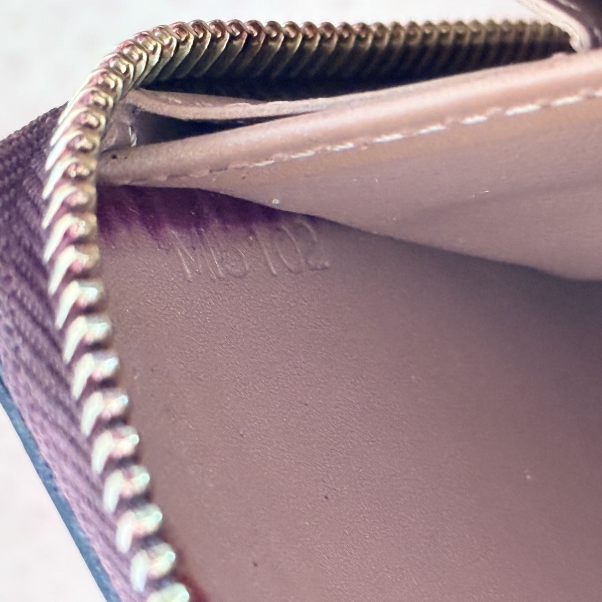 Louis Vuitton Portamonete: Louis Vuitton Vernis Zippy Wallet Amarante – Usato da Geneve venduto da DarlingVintage 8