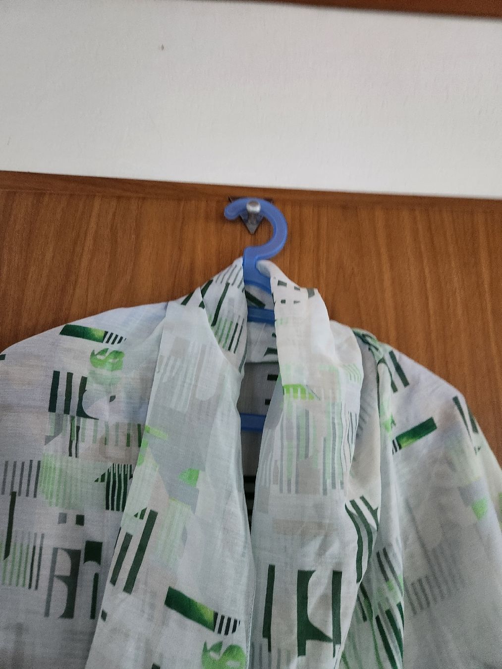 Marc Cain Foulards & écharpes: Écharpe Marccain imprimée blanc et vert occasion  – D'occasion à Niedergösgen par Eva2410 3