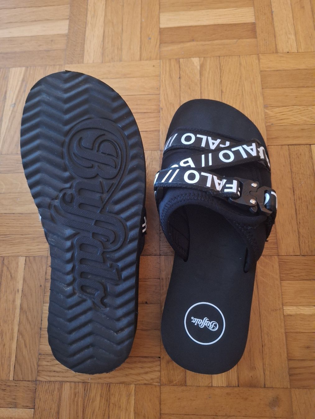 Buffalo Scarpe da donna: Buffalo 39 – Nuovo (secondo la descrizione) da Adlikon b.Regensdf venduto da che_xxb9