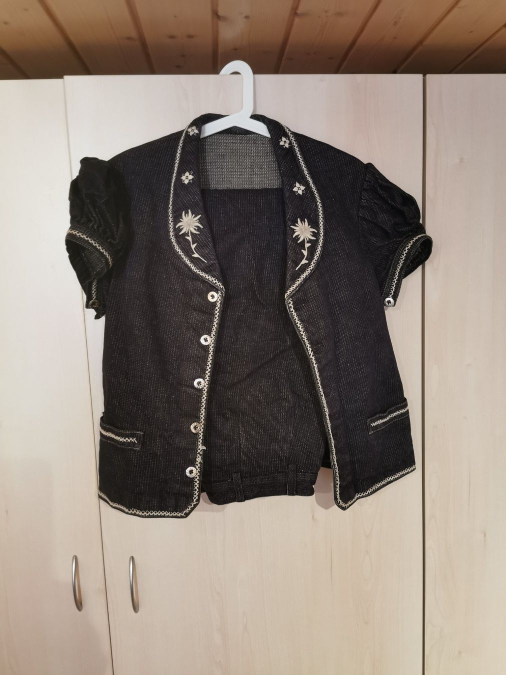 Costumes: Greyerzer Tracht – D'occasion à Plaffeien par holzerforst