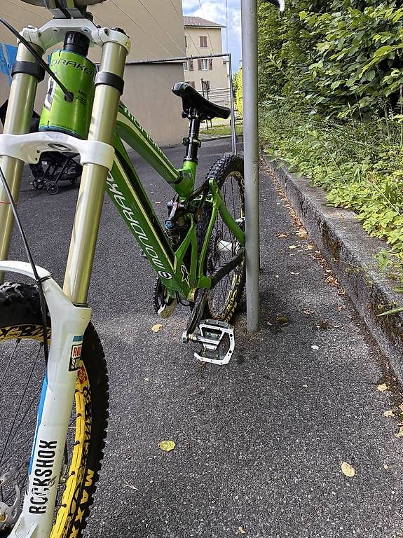 Mondraker Biciclette: Downhill Mondraker Summum – Usato da Luzern venduto da curly-angi 2