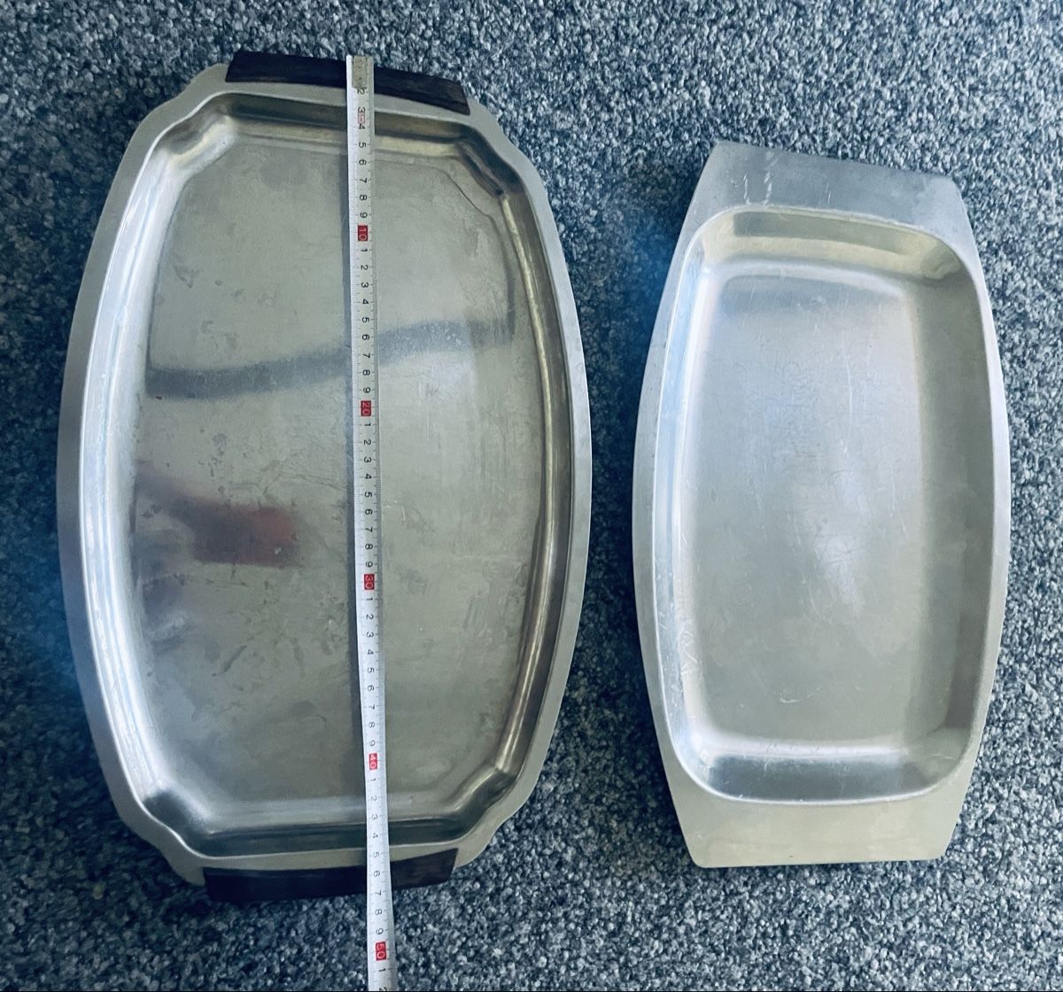 Piatti di portata: Tablett Serviertablett Metall mit Griffen 2 Stk. – Usato da Au ZH venduto da Jaggy4 2