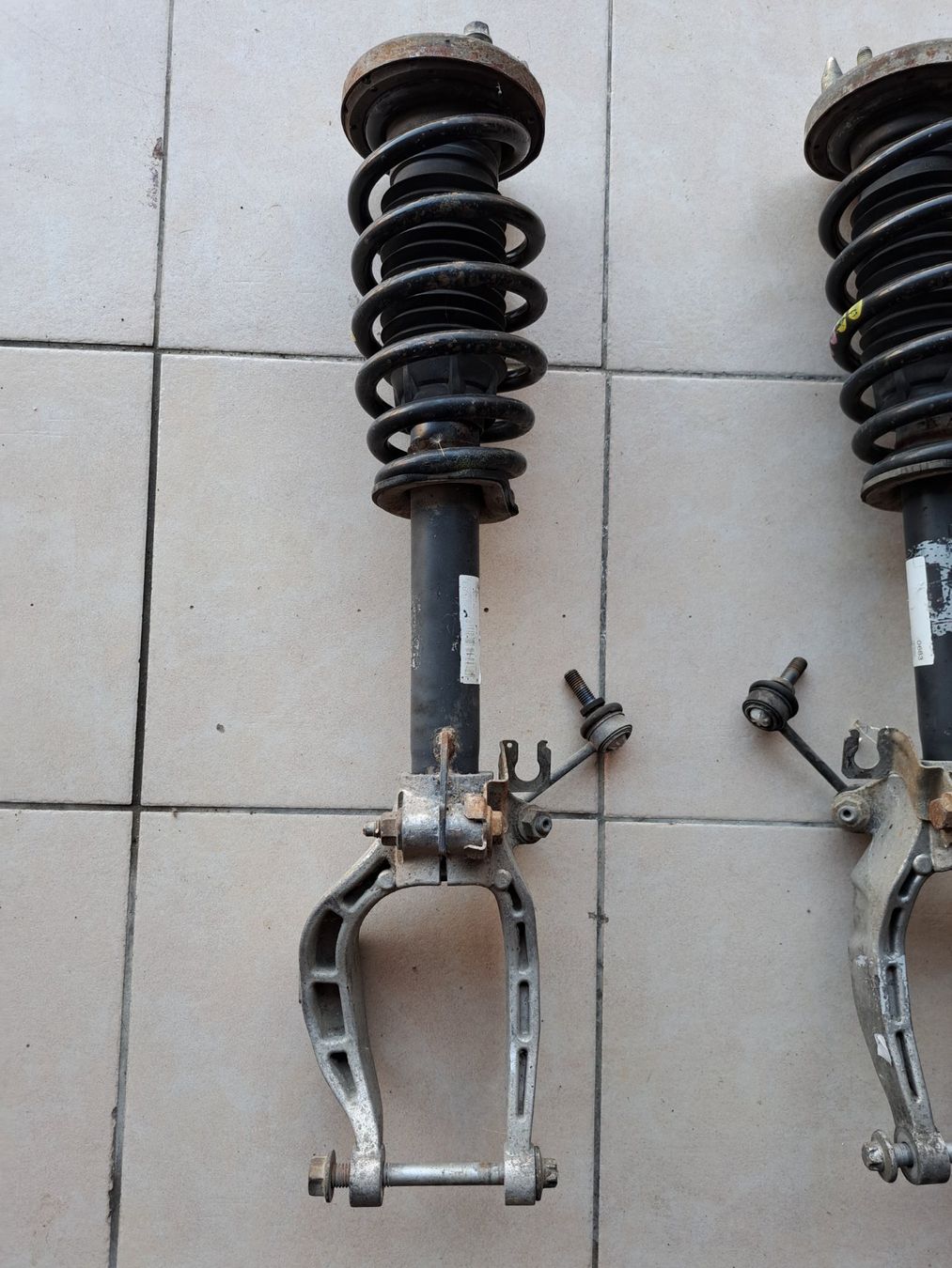 Alfa Romeo Tutti pezzi di ricambio auto: Ammortisseurs complets pour Alfa 159 – Usato da Bassecourt venduto da Lupomiki1 2