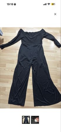Elegantes schwarzes Jumpsuit mit weiten Hosenbeinen Gr. XL