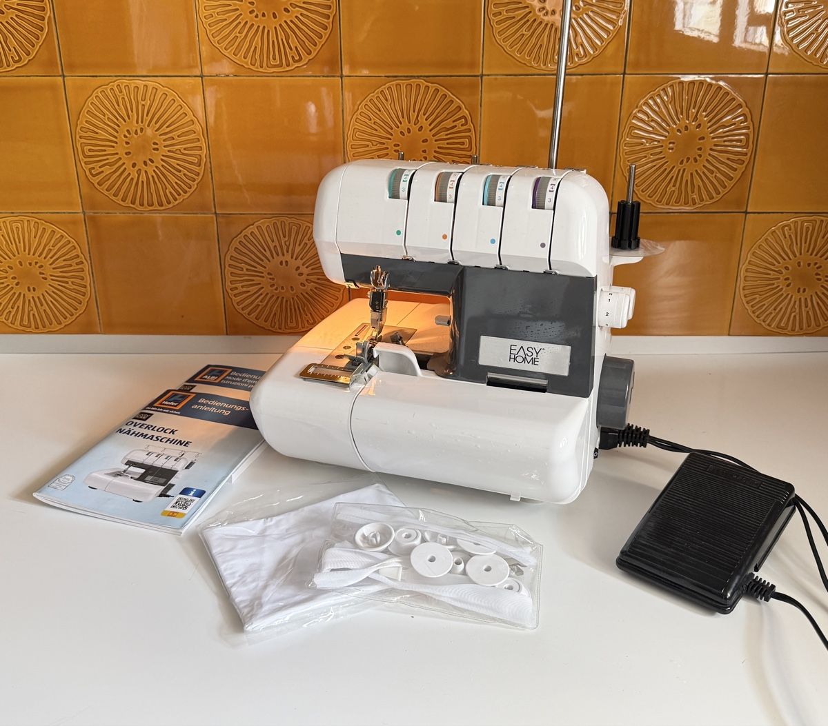 Machines à coudre: Overlocknähmaschine Medion Easy Home – Neuf (Voir description) à Gerlafingen par sternrose