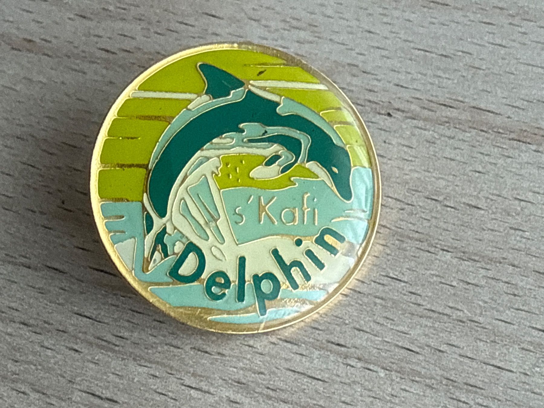 Placchette & Badge: Pin s'Kafi Delphin – Usato da Glattbrugg venduto da Schweigmatt