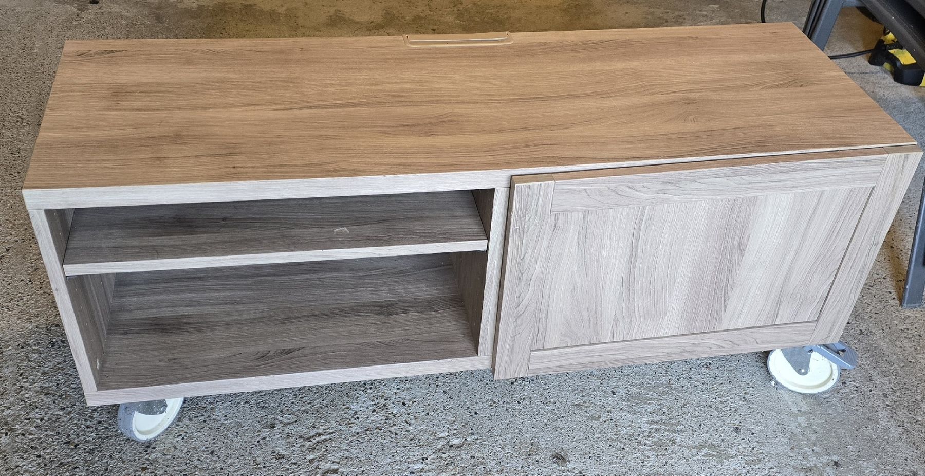 Ikea Mobili TV: meuble TV – Usato da Grandevent venduto da Ganesha25