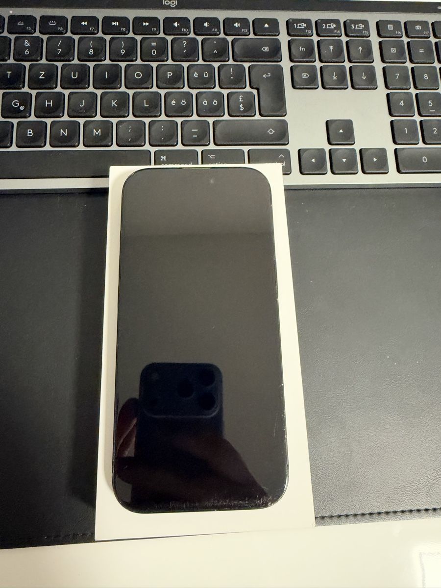 Apple Portables: Iphone 16 Pro 256gb + Hülle – D'occasion à Bäch SZ par cg77 1