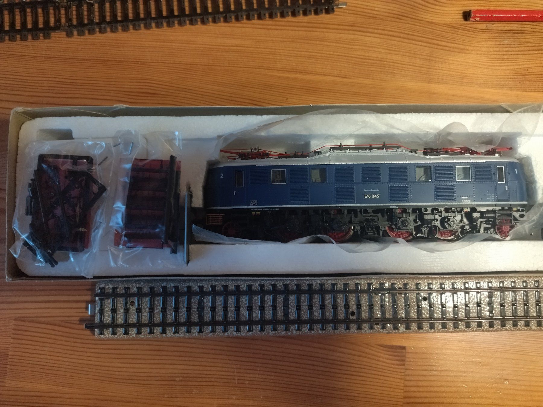 Roco Modellini di ferrovie: Roco Lok E18 045 (495) – Difettoso da Basel venduto da BeanieUp 5
