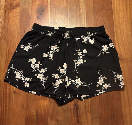 Noisy May Shorts, Sommerlich-leicht mit Blumenmuster!