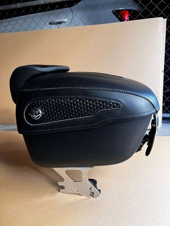 Bauletto posteriore rigido in pelle per moto (Tour Pack)