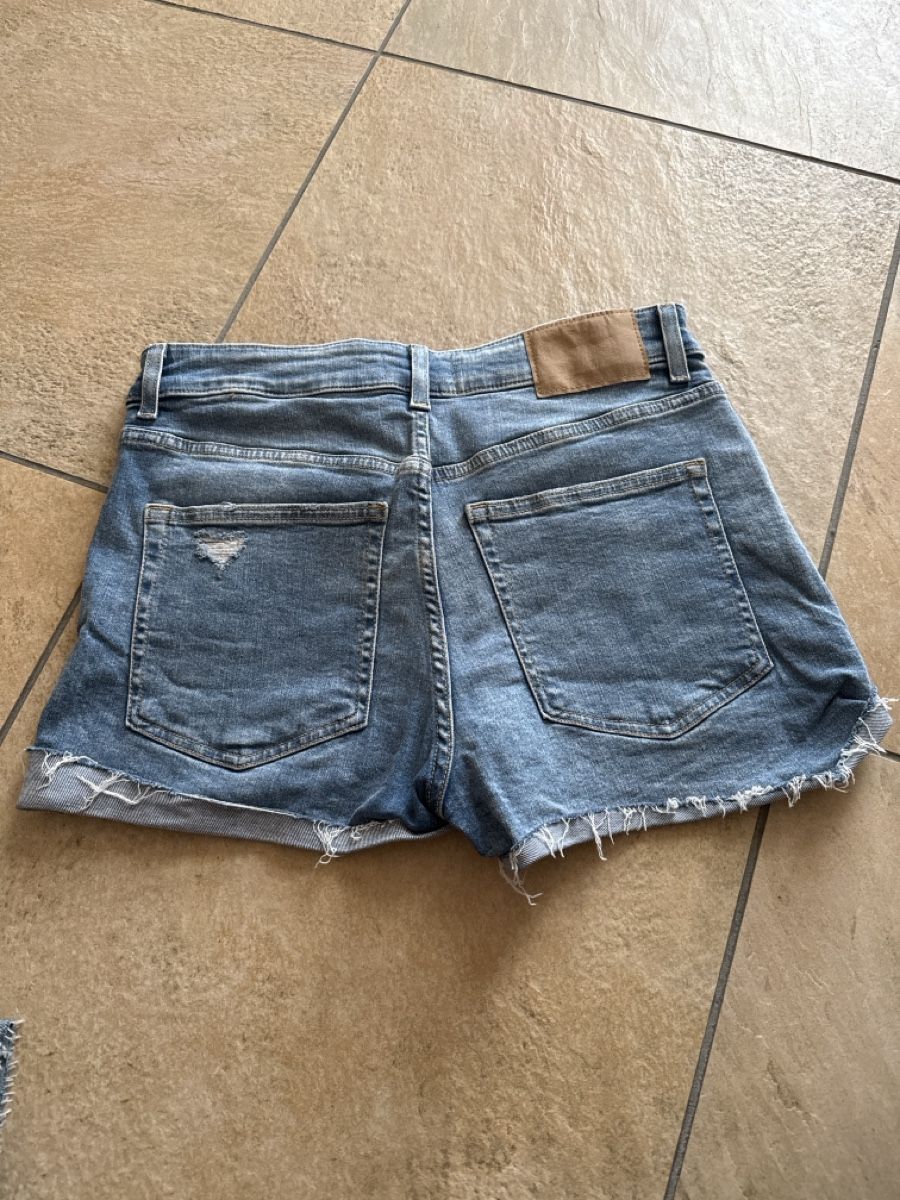 H&M Jeans: Hot Pants H&M Grösse 42 – Nuovo (secondo la descrizione) da Otelfingen venduto da Tommy112 1