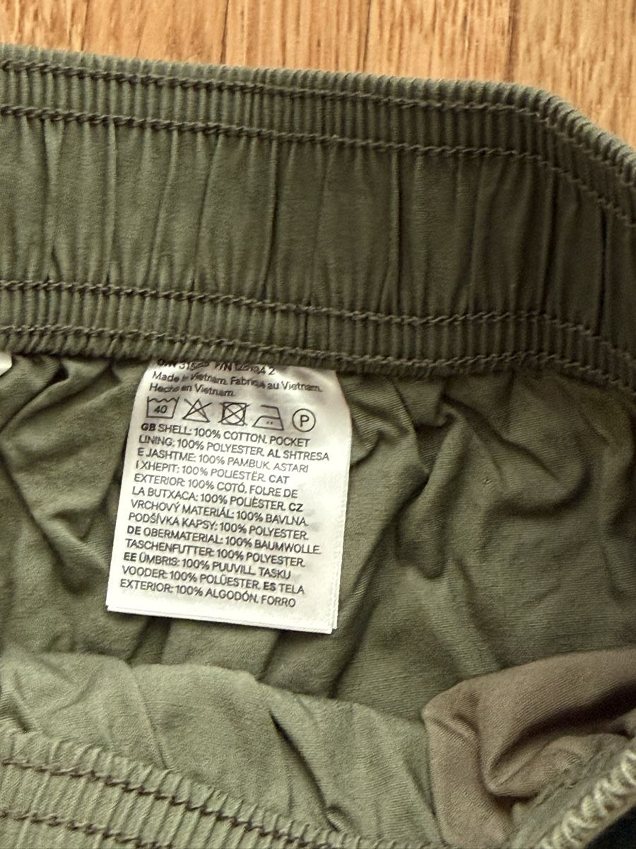 H&M Hosen: Pantalon large H&M – Gebraucht aus Monthey von sen_6ckr 2