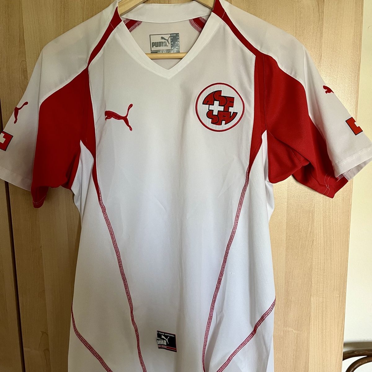 Schweizer Nati Leibchen & Hosen: Schweizer Nati Trikot EM 2004 – Gebraucht aus Schaffhausen von Quadrophenia27