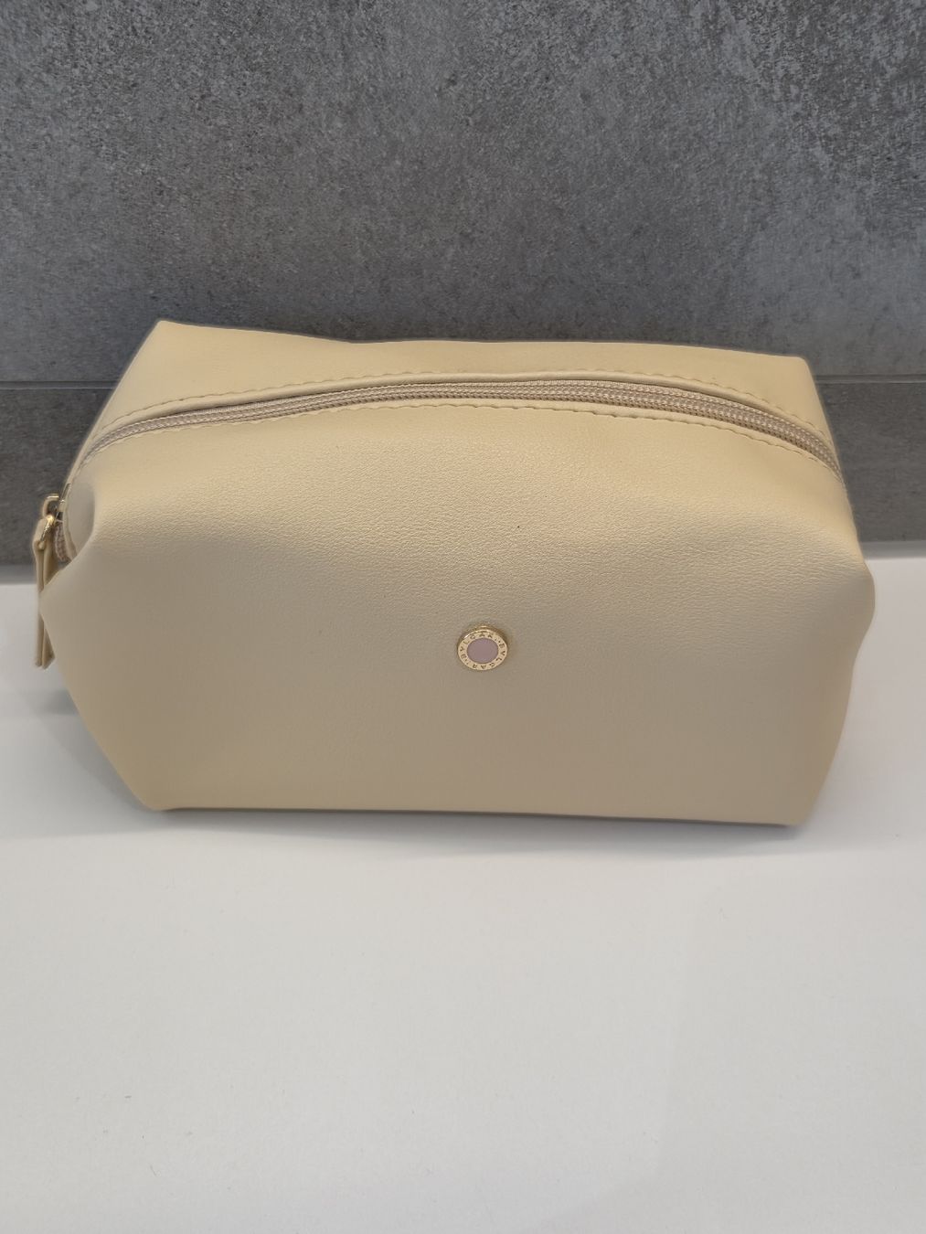Trousses de maquillage: Necessaire, Emirates Business Class, Bulgari – Neuf (Voir description) à Wiesendangen par Sinhuk