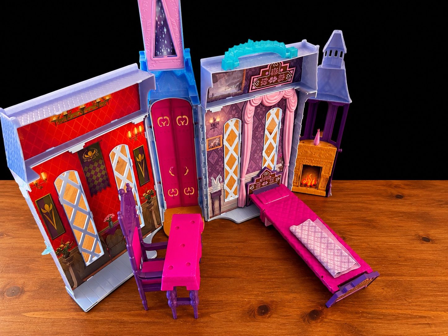 Case e mobili per bambole: Disney Frozen Schloss – Usato da Ostermundigen venduto da Tlue22