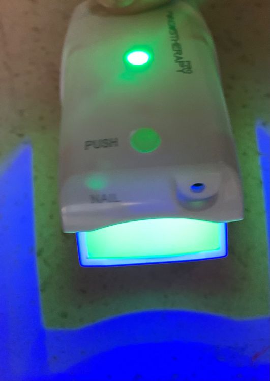 Nagelpilz-Laser Zur Behandlung Mit Blauem & Infrarotlicht – Kompakt, Wiederaufladbar, Einfach Anzuwenden