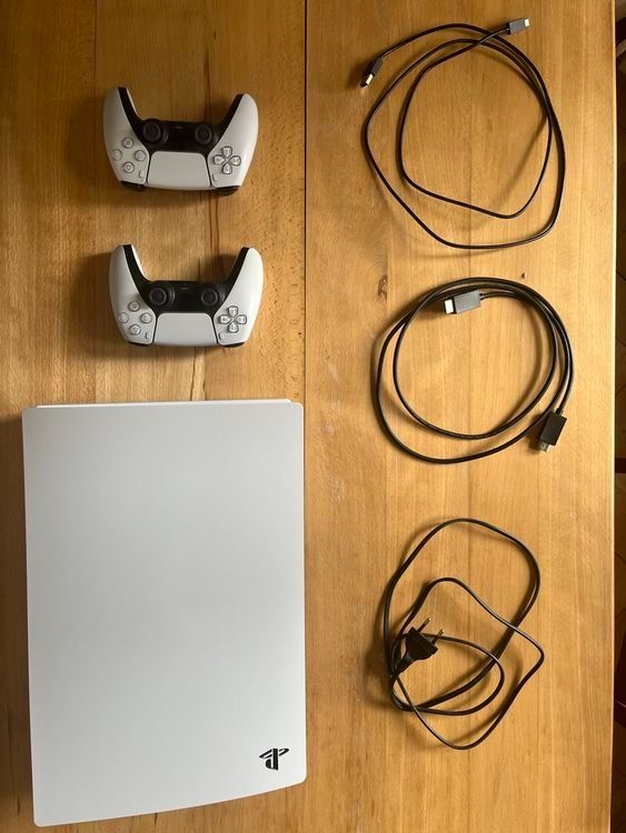 Sony Konsolen: Playstation 5 mit 2 Controller – Gebraucht aus Schaffhausen von ZurichSH 2