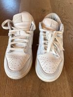 Nike Sneaker Gr.38 (eher klein geschnitten)