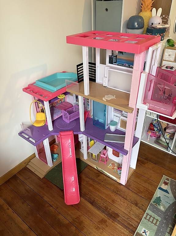 Puppenhäuser & -möbel: Barbiehaus – Gebraucht aus Olten von lyez