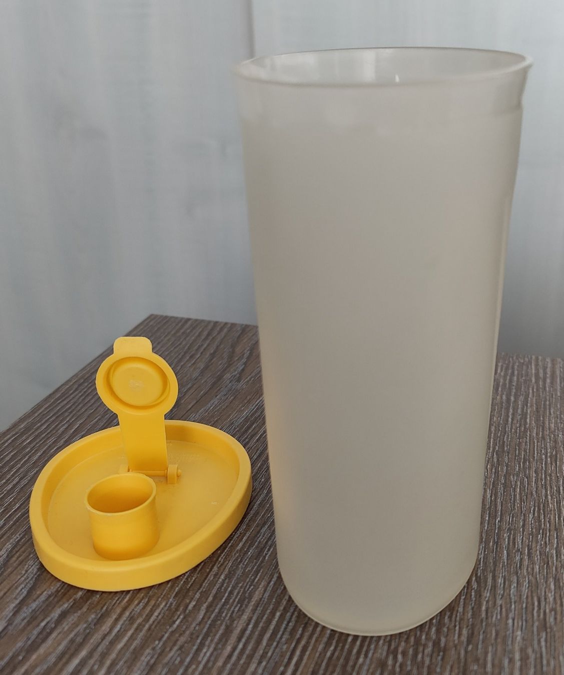 Tupperware Recipients et similaires: Tupperware Behälter mit Ausguss !!!!!! – D'occasion à Flaach par Lonzo99 1