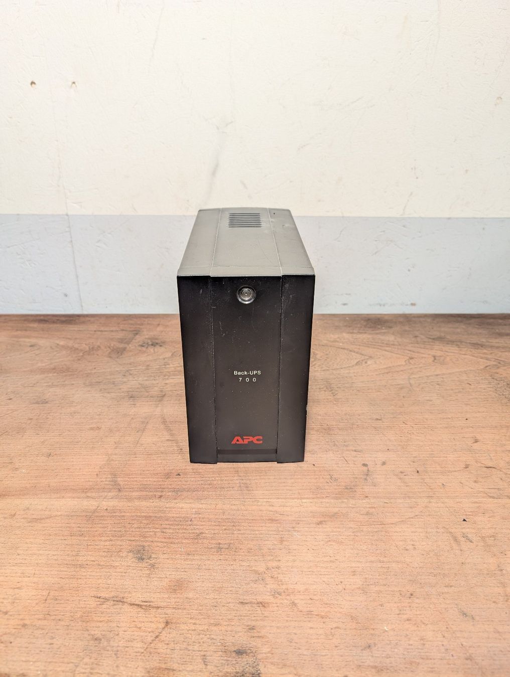 Apc PCs: Onduleur APC Back-UPS 700 – D'occasion à Portalban par Deuxieme-vie