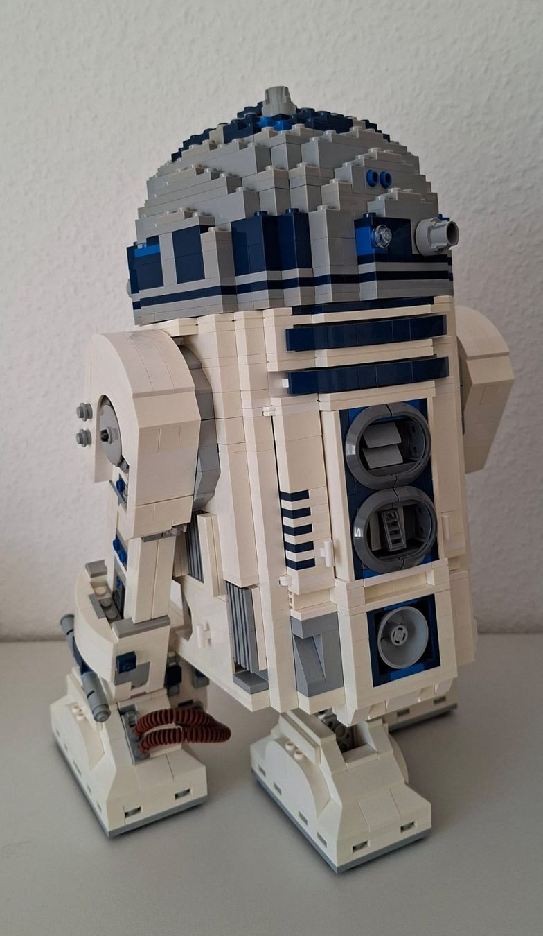 Lego Jeux de construction: LEGO Star Wars 10225 R2D2 UCS – D'occasion à Horw par McChili