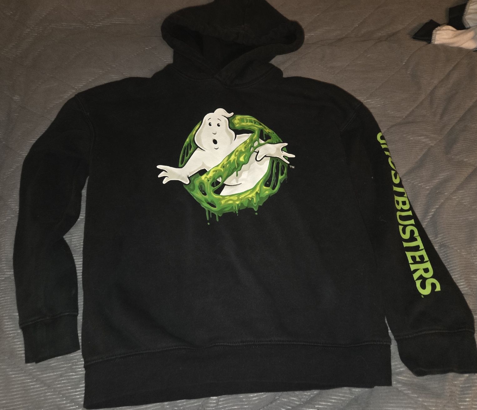 Pullover & Sweatshirts: Ghostbusters Hoodie, Schwarz, Grösse 146/152 – Gebraucht aus Utzenstorf von Ernie_und_Bert