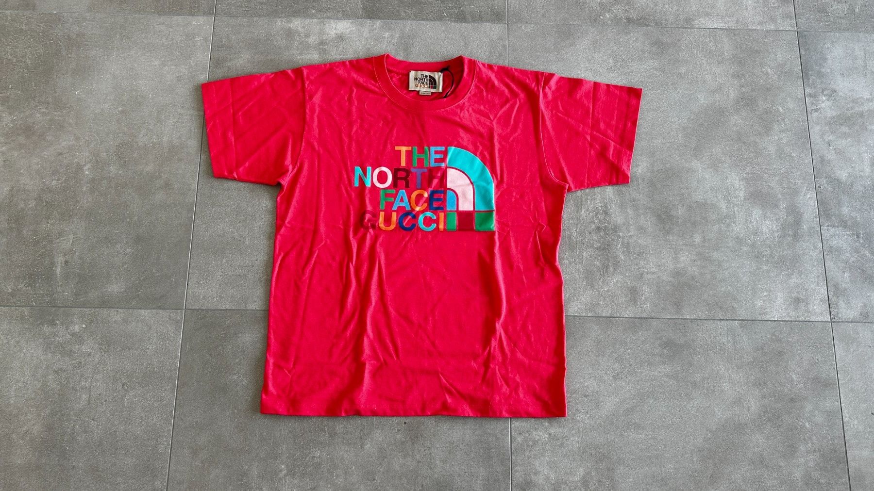 T-Shirts: T-shirt Gucci & The north face – Neu und originalverpackt aus Lugano von juledo