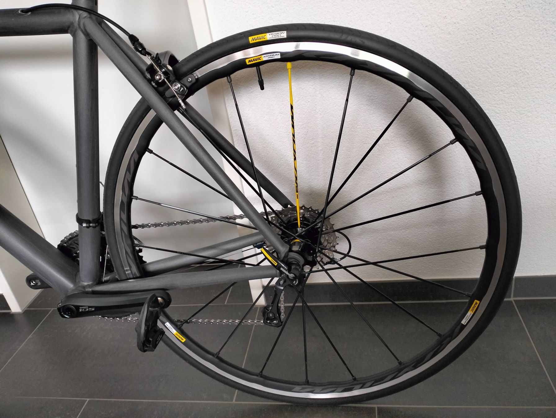 Vélos: Rennrad Rahmen mit Shimano Komponenten – D'occasion à Uster par KarlZH 7
