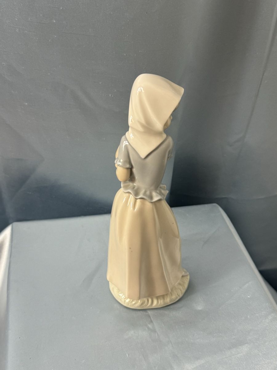 Lladro Statuette: Nao Lladro Mädchen mit Hund 20 cm    PO 017  HS – Usato da Grenchen venduto da swiss.antiques 4