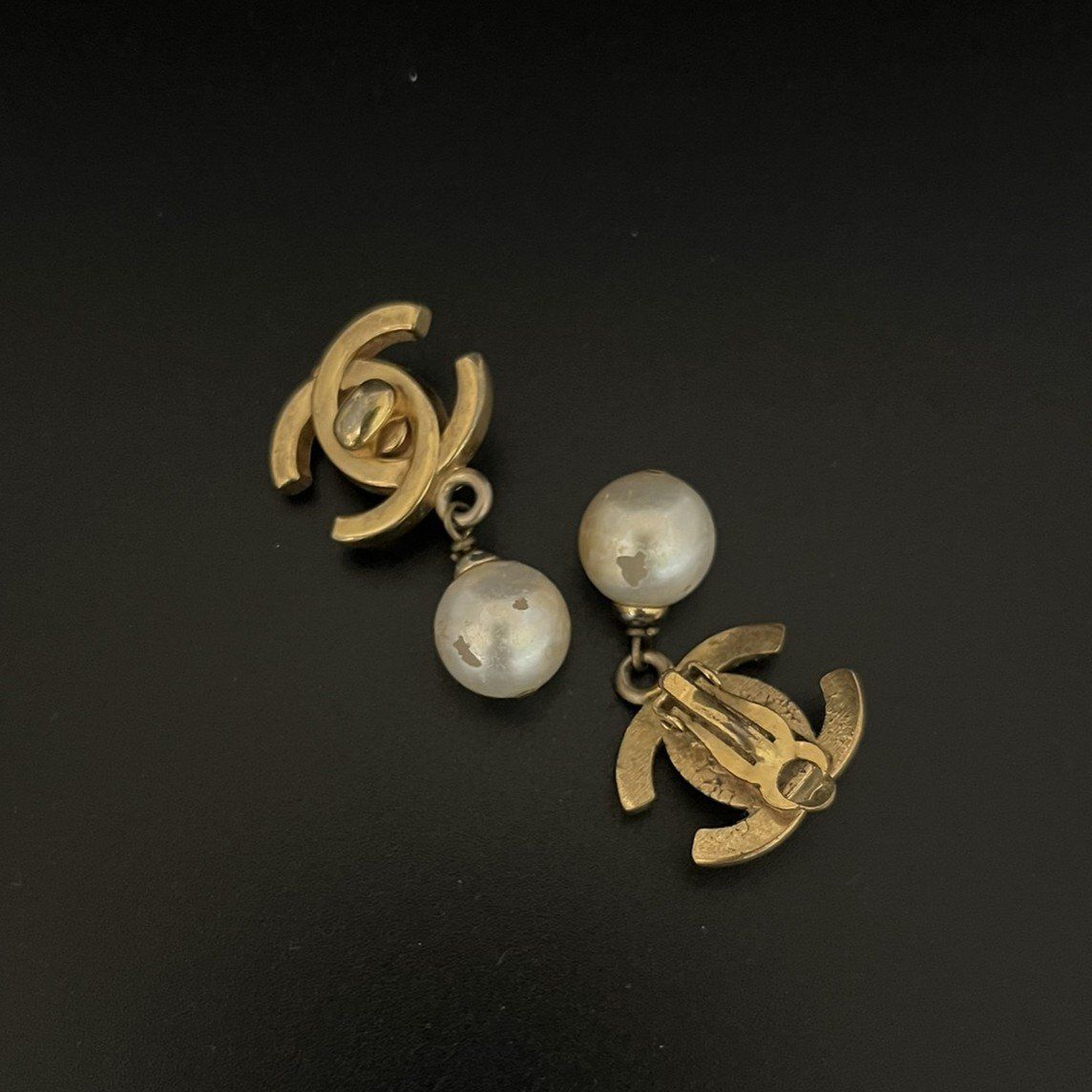 Chanel Ohrringe & -stecker: Chanel Ohrclips mit Perlen Vintage – Gebraucht aus Wettswil von PeterVoArosa 3