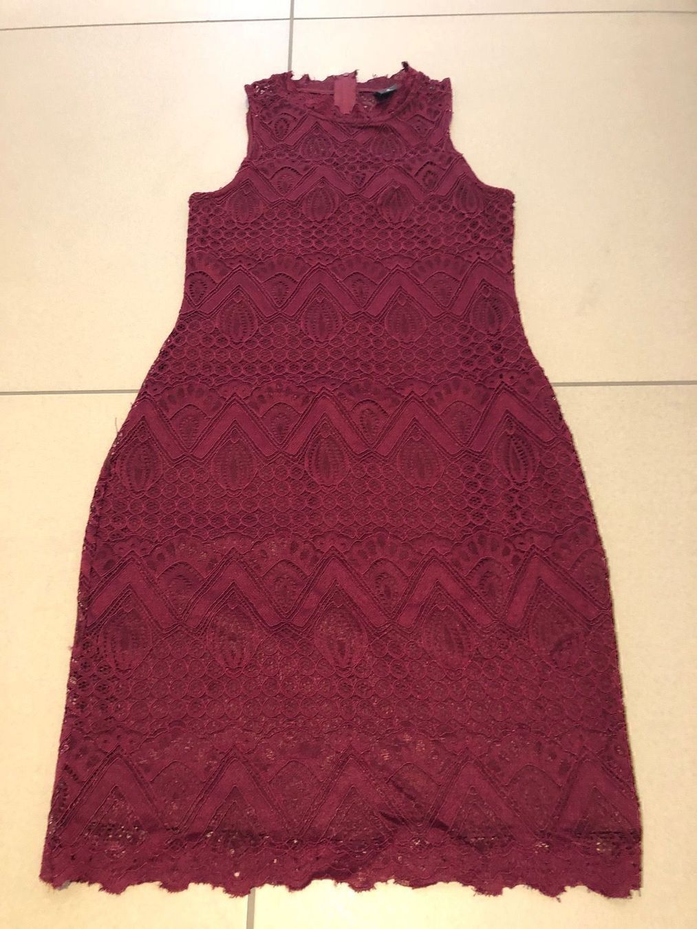 Vestiti: Bordeaux Kleid  - Grosse S – Usato da Birmenstorf AG venduto da Reninata