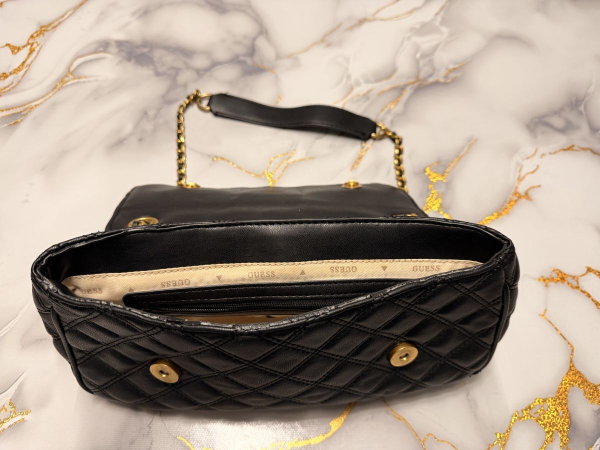 Guess Borse da donna: Tasche guess black – Usato da Massagno venduto da pokecoach 1